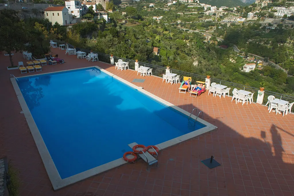 La piscina di Villa Giuseppina vista dall’alto